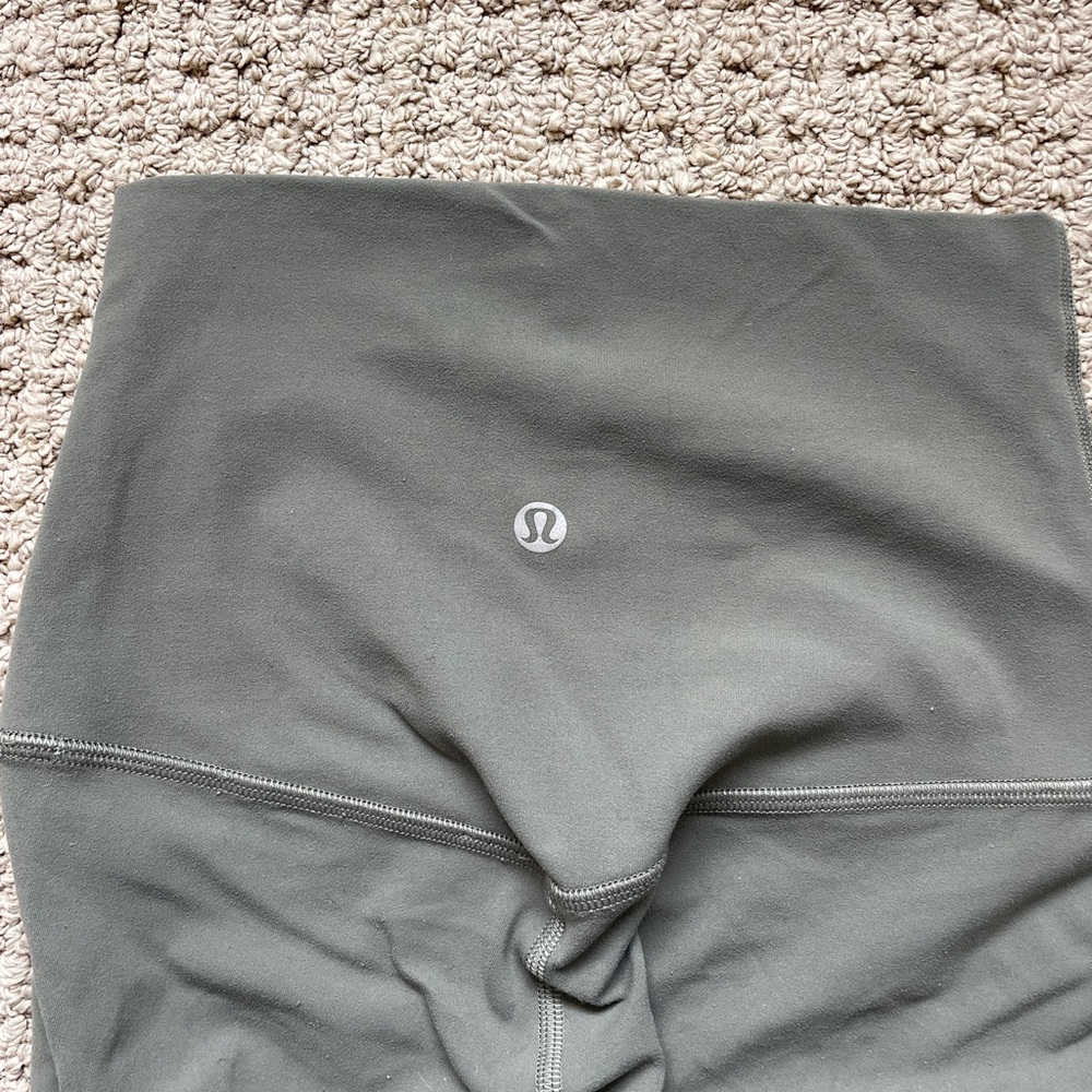 Lululemon Super-High-Rise Align Leggings 28” size 2